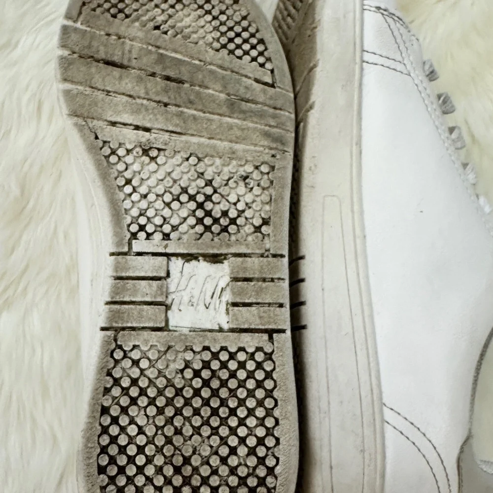 H&M white leather sneakers‎